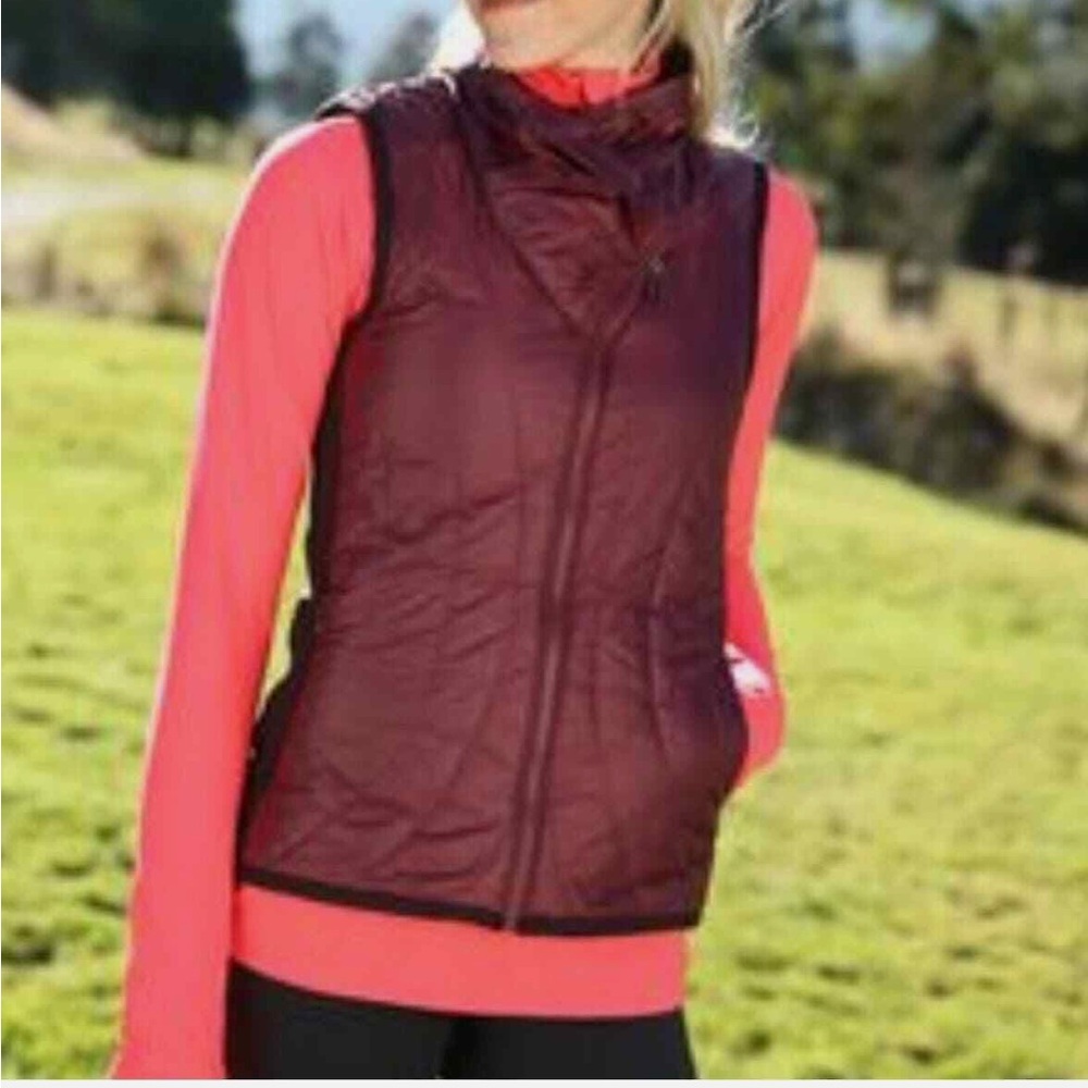 Athleta Vail Women’s Vest in Cherrywood Lightweight Puffer Size Small